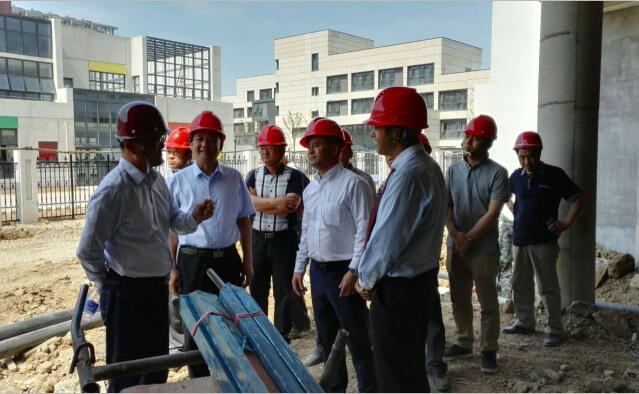 > 走进九州jiuzhou（中国） > 九州jiuzhou（中国）掠影  	 张爱平陪同轨道交通公司董事朱明勇视察工地